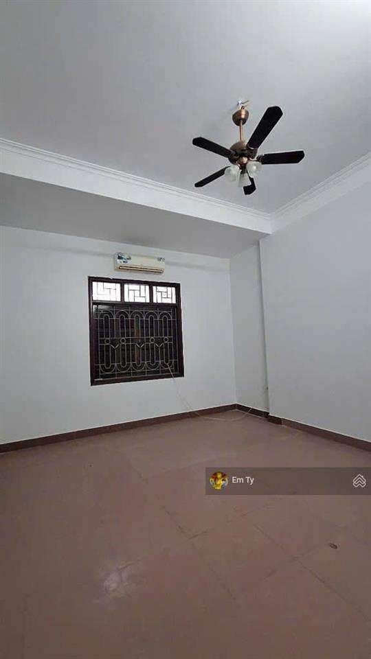 Chủ nhà cần bán gấp để chuyển đổitrung tâm hà đôngôtô sát nhànhà dân xâyngõ rộngdt50m7tỷ6