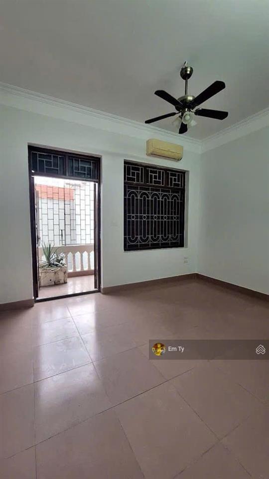 Chủ nhà cần bán gấp để chuyển đổitrung tâm hà đôngôtô sát nhànhà dân xâyngõ rộngdt50m7tỷ6