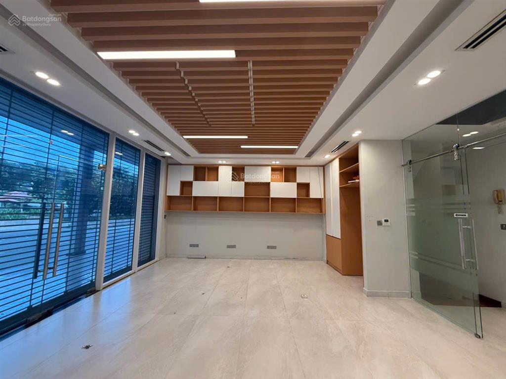 Cho thuê nhà nguyễn cơ thạch, có đầy đủ nội thất, máy lạnh trung tâm, hỗ trợ khách nhiệt tình