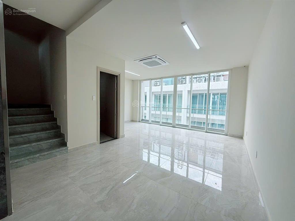 Cho thuê nhà phố tm (shophouse) hầm riêng, 5 tầng, 110tr , máy lạnh, thang máy đầy đủ