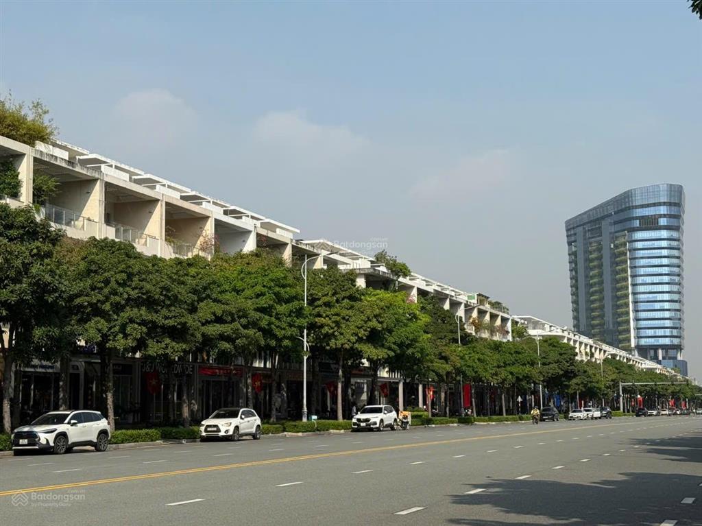 Cho thuê nhà phố nguyễn cơ thạch full nội thất, gần 700m2, 6 tầng, 170 triệu
