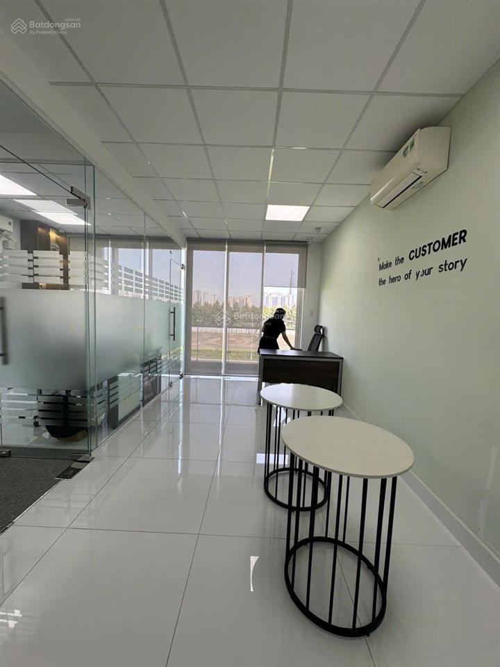 Cho thuê nhà phố thương mại (shophouse) gần 500m2 hầm riêng, có thang máy, máy lạnh