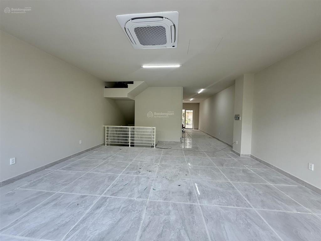 Cho thuê mặt bằng (shophouse) sala 5 tầng và 1 hầm, 526m2, đầy đủ nội thất, thang máy, máy lạnh