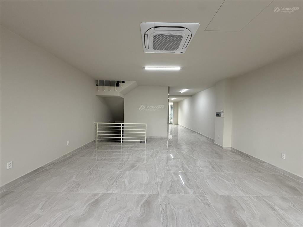 Cho thuê mặt bằng (shophouse) sala 5 tầng và 1 hầm, 526m2, đầy đủ nội thất, thang máy, máy lạnh