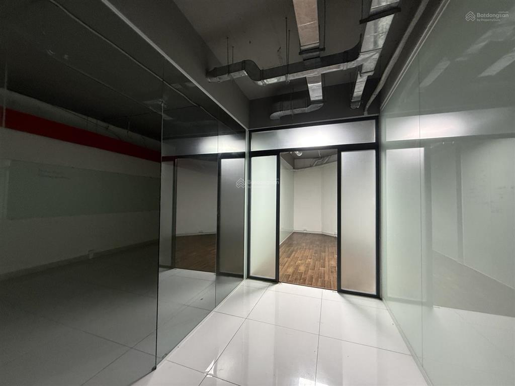 Cho thuê mặt bằng (shophouse) căn góc 3 mặt tiền sala, 5 tầng và 1 hầm, 560m2, có thang máy