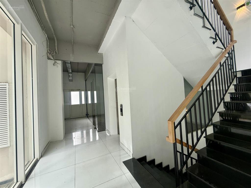 Cho thuê mặt bằng (shophouse) căn góc 3 mặt tiền sala, 5 tầng và 1 hầm, 560m2, có thang máy