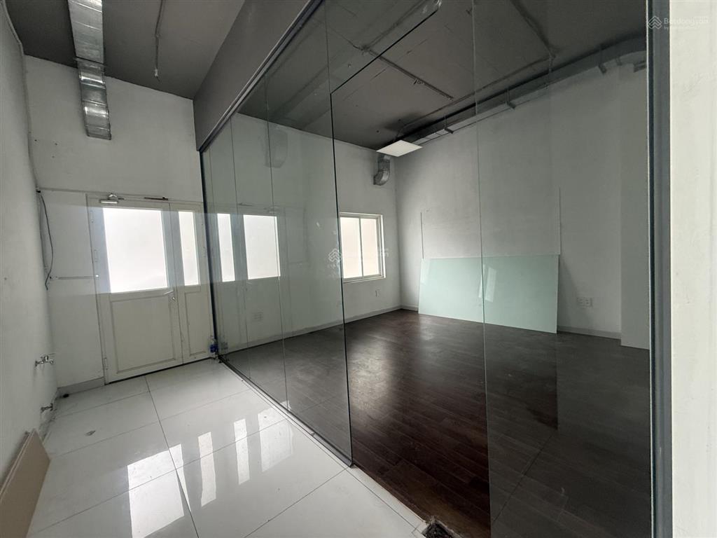 Cho thuê mặt bằng (shophouse) căn góc 3 mặt tiền sala, 5 tầng và 1 hầm, 560m2, có thang máy