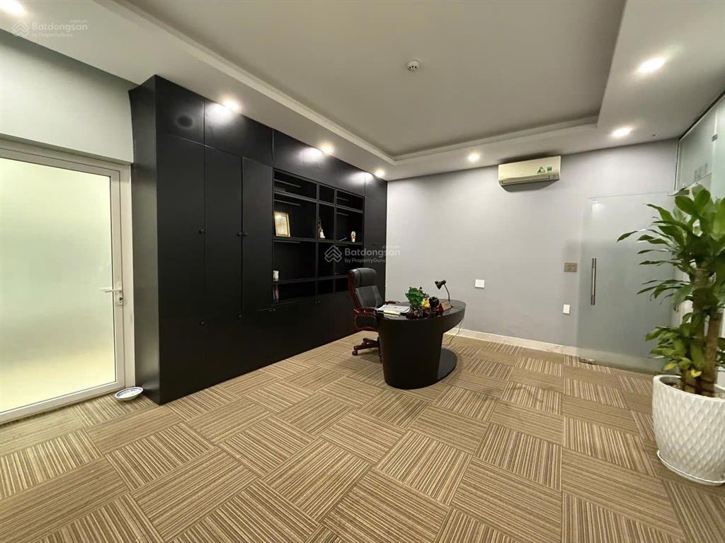 Cho thuê mặt bằng (shophouse) sala 5 tầng và 1 hầm, 526m2, đầy đủ nội thất, thang máy, máy lạnh