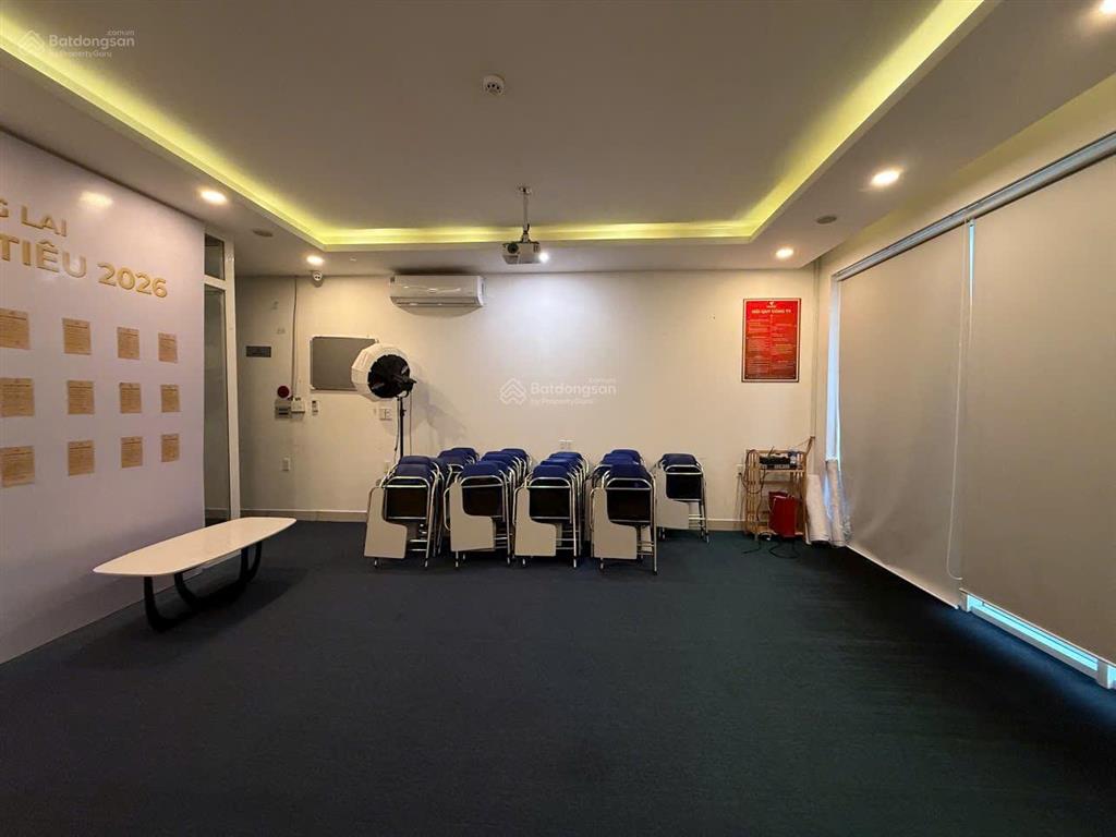 Cho thuê mặt bằng (shophouse) sala 5 tầng và 1 hầm, 526m2, đầy đủ nội thất, thang máy, máy lạnh