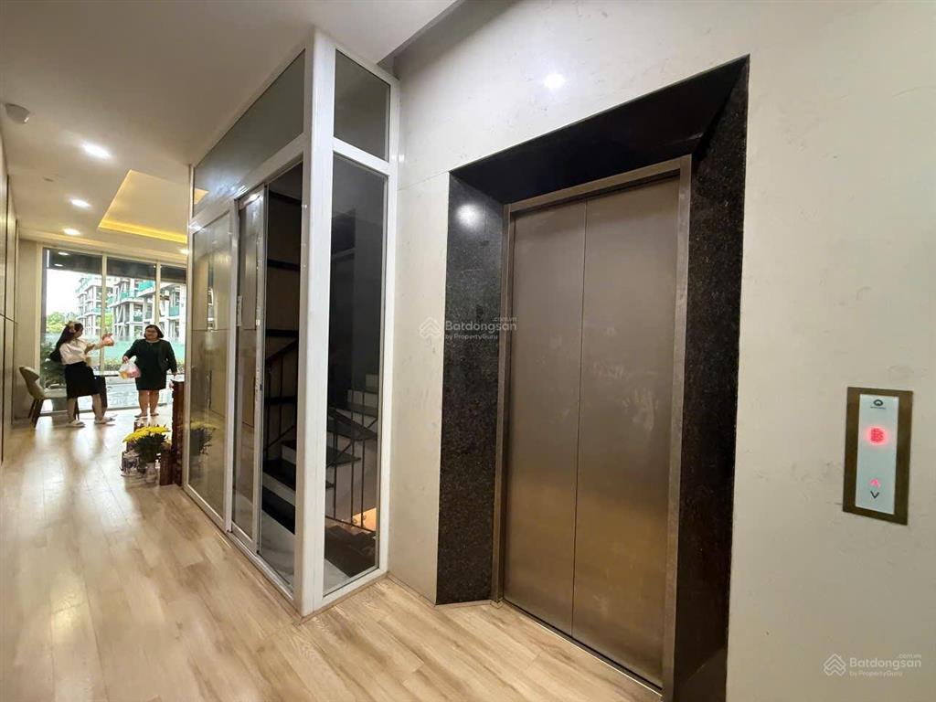Cho thuê mặt bằng (shophouse) sala 5 tầng và 1 hầm, 526m2, đầy đủ nội thất, thang máy, máy lạnh