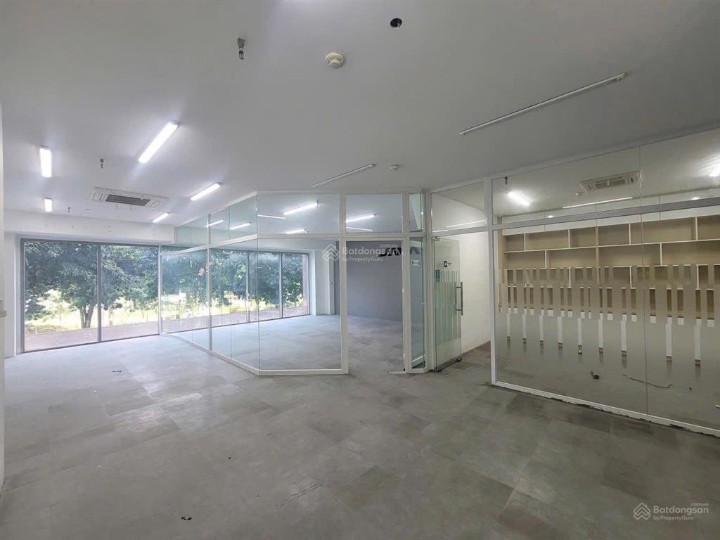 Cho thuê shophouse sala 3 tầng giá 140 tr, 300m2, bàn giao đầy đủ nội thất, mt công viên