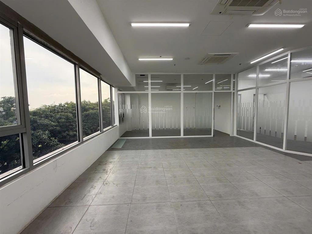 Cho thuê shophouse sala 3 tầng giá 140 tr, 300m2, bàn giao đầy đủ nội thất, mt công viên