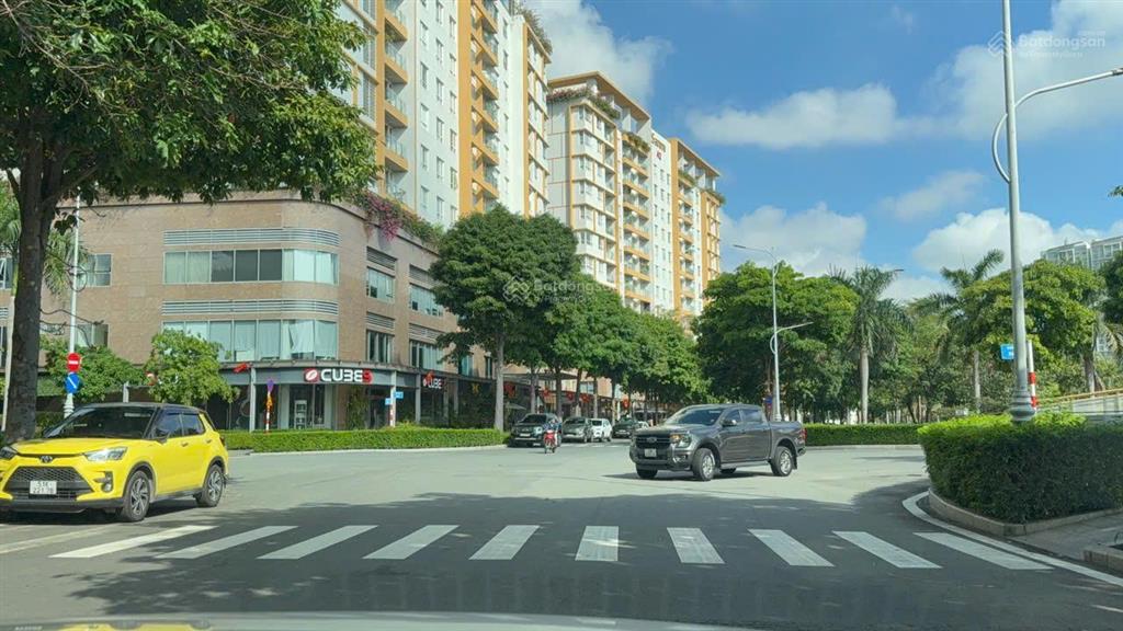 Cho thuê shophouse sala 3 tầng giá 140 tr, 300m2, bàn giao đầy đủ nội thất, mt công viên
