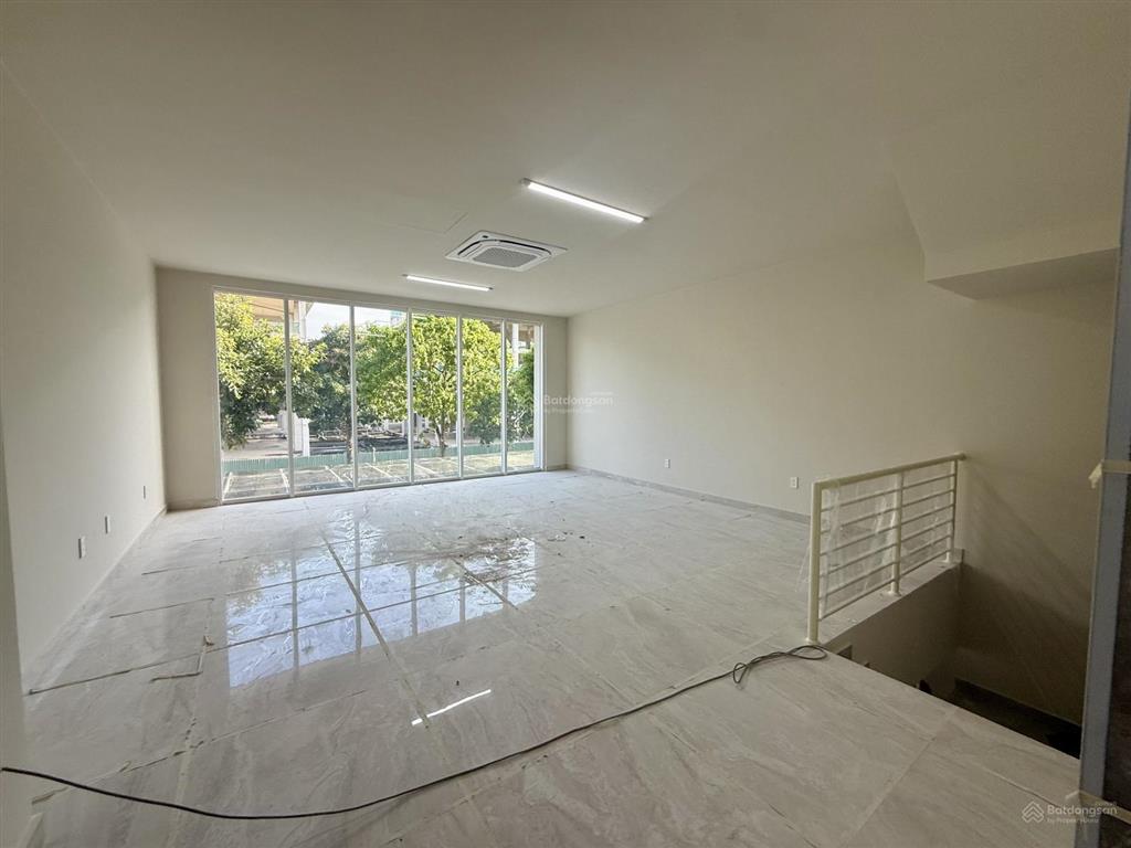 Cho thuê nhà phố sala 5 tầng và 1 hầm, 500m2, đầy đủ nội thất, thang máy, máy lạnh