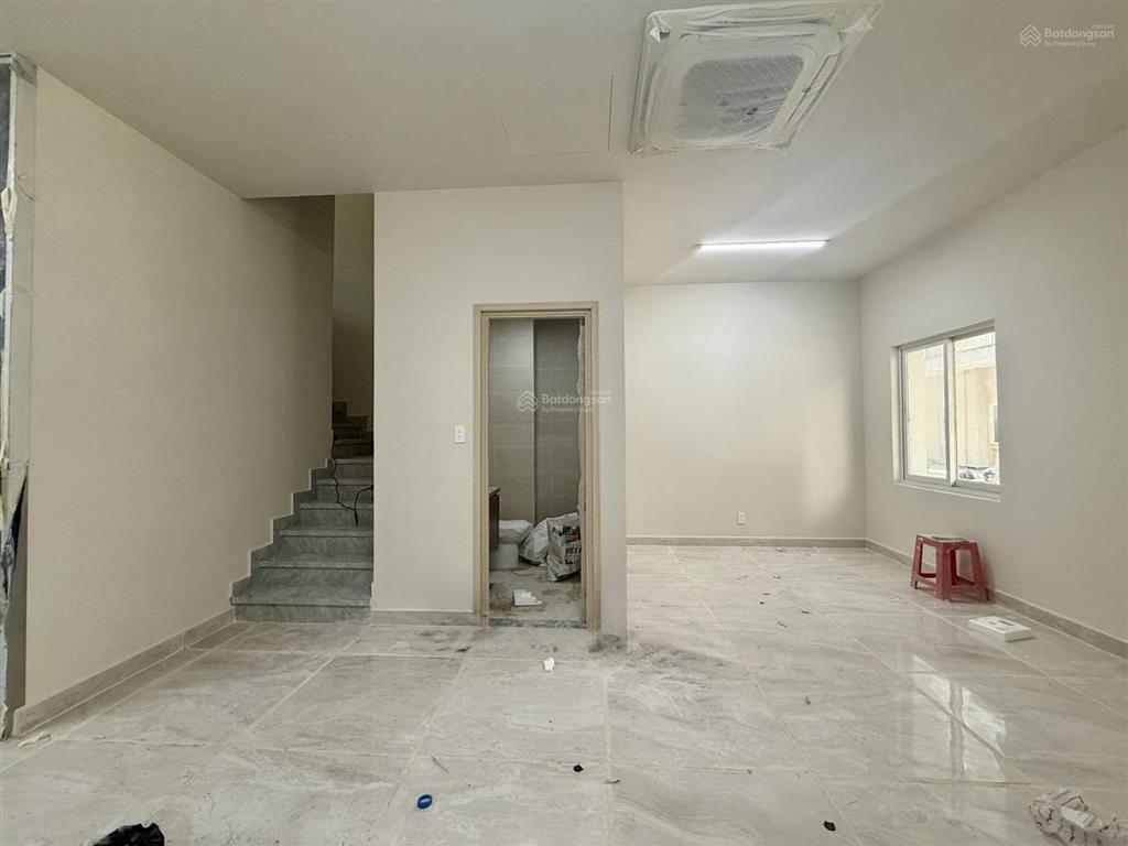 Cho thuê nhà phố sala 5 tầng và 1 hầm, 500m2, đầy đủ nội thất, thang máy, máy lạnh