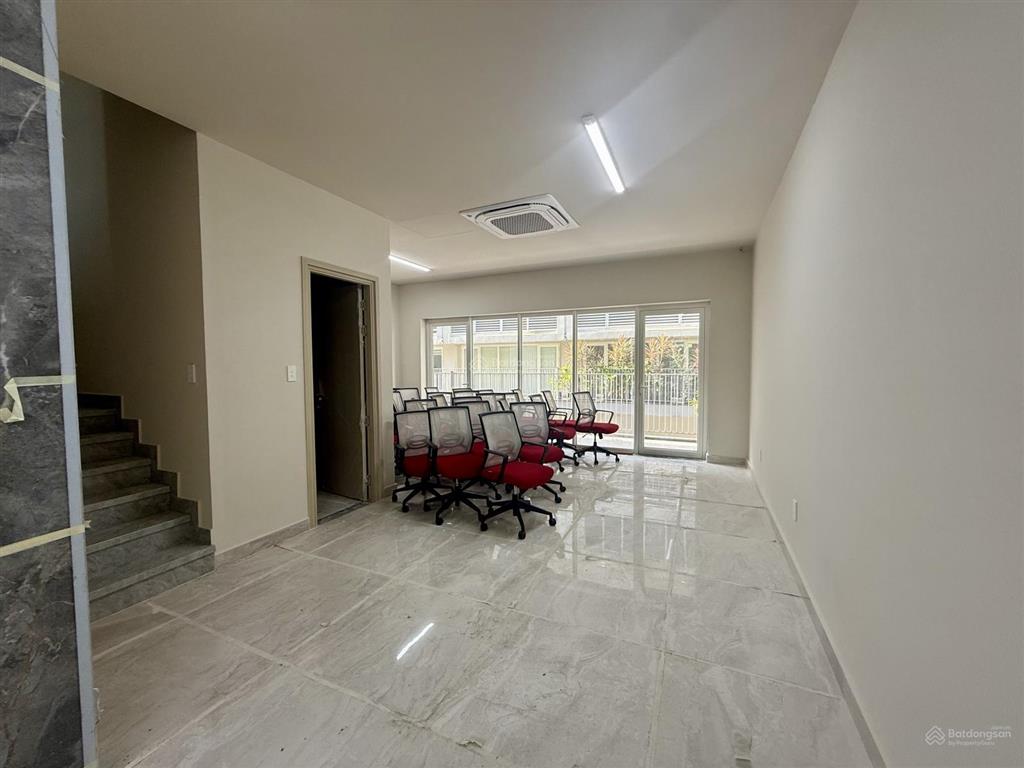 Cho thuê nhà phố sala 5 tầng và 1 hầm, 500m2, đầy đủ nội thất, thang máy, máy lạnh