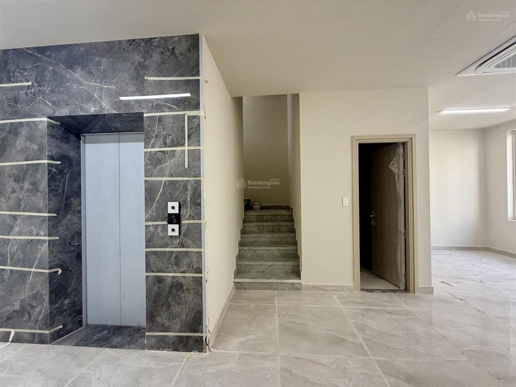 Cho thuê nhà phố sala 5 tầng và 1 hầm, 500m2, đầy đủ nội thất, thang máy, máy lạnh