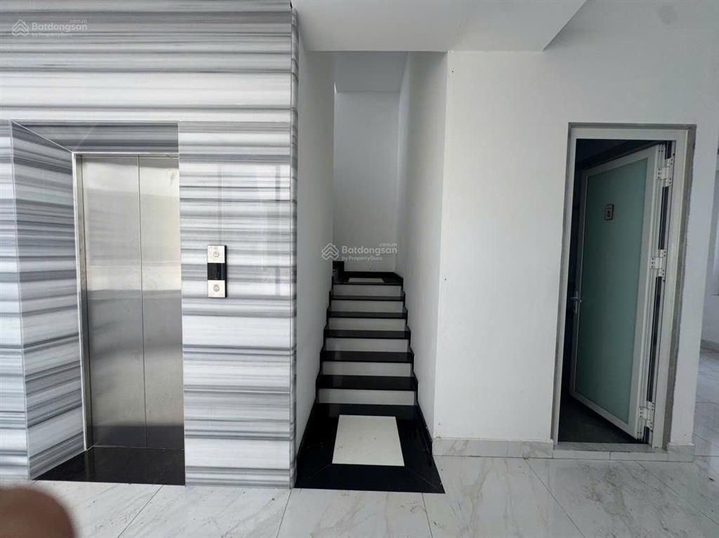 Cho thuê nhà phố sala có máy lạnh, thang máy, nhà đang trống nhận ngay được