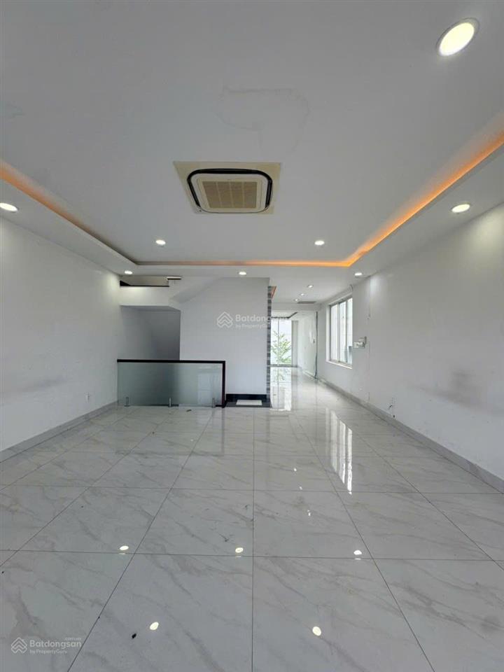 Cho thuê nhà phố sala có máy lạnh, thang máy, nhà đang trống nhận ngay được