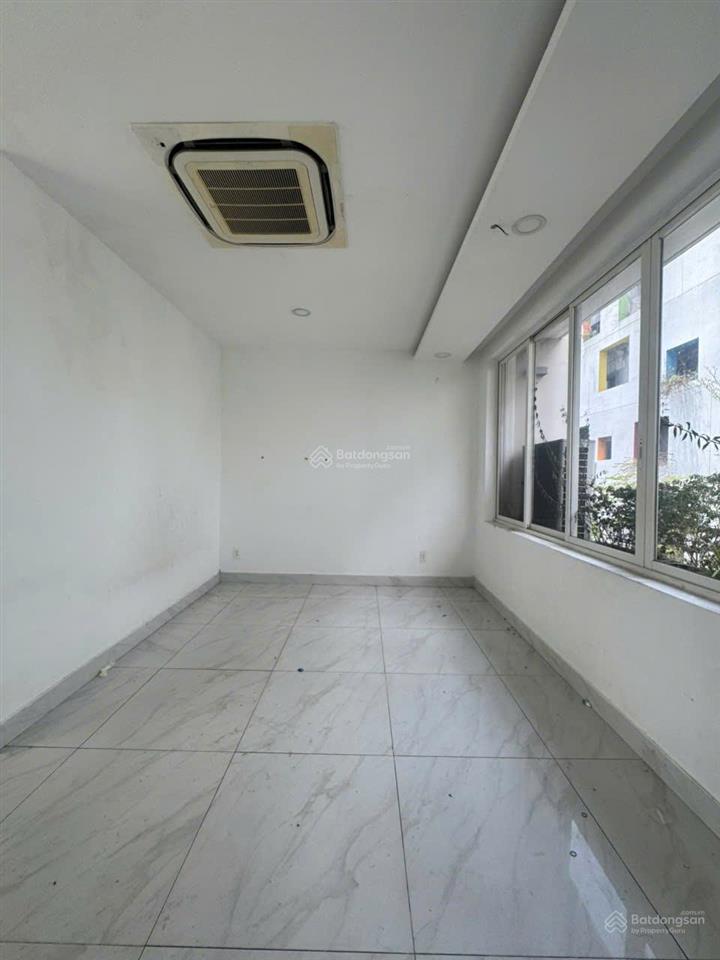Cho thuê nhà phố sala có máy lạnh, thang máy, nhà đang trống nhận ngay được