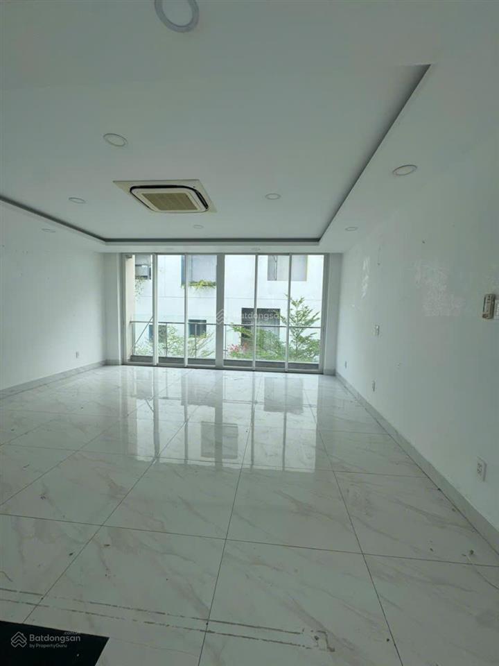 Cho thuê nhà phố sala có máy lạnh, thang máy, nhà đang trống nhận ngay được