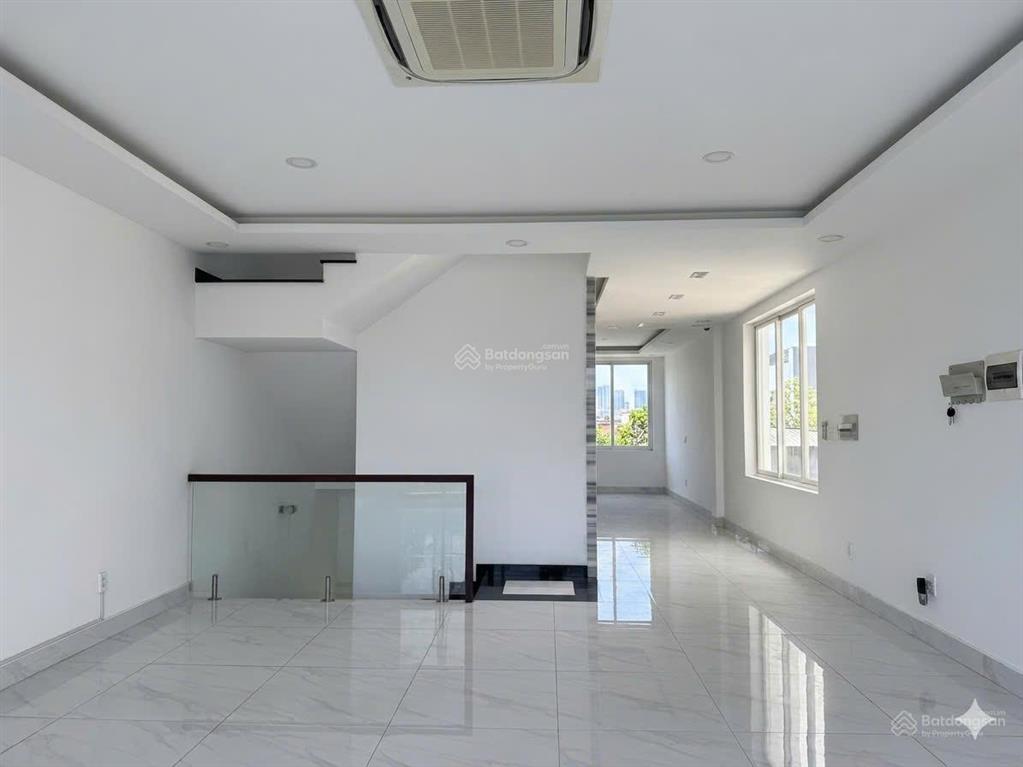 Cho thuê nhà phố sala có máy lạnh, thang máy, nhà đang trống nhận ngay được