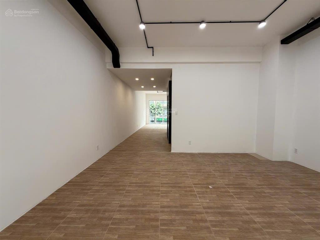 Cho thuê mặt bằng (shophouse) sala hoàn thiện đẹp, có thang máy, máy lạnh đầu đủ.