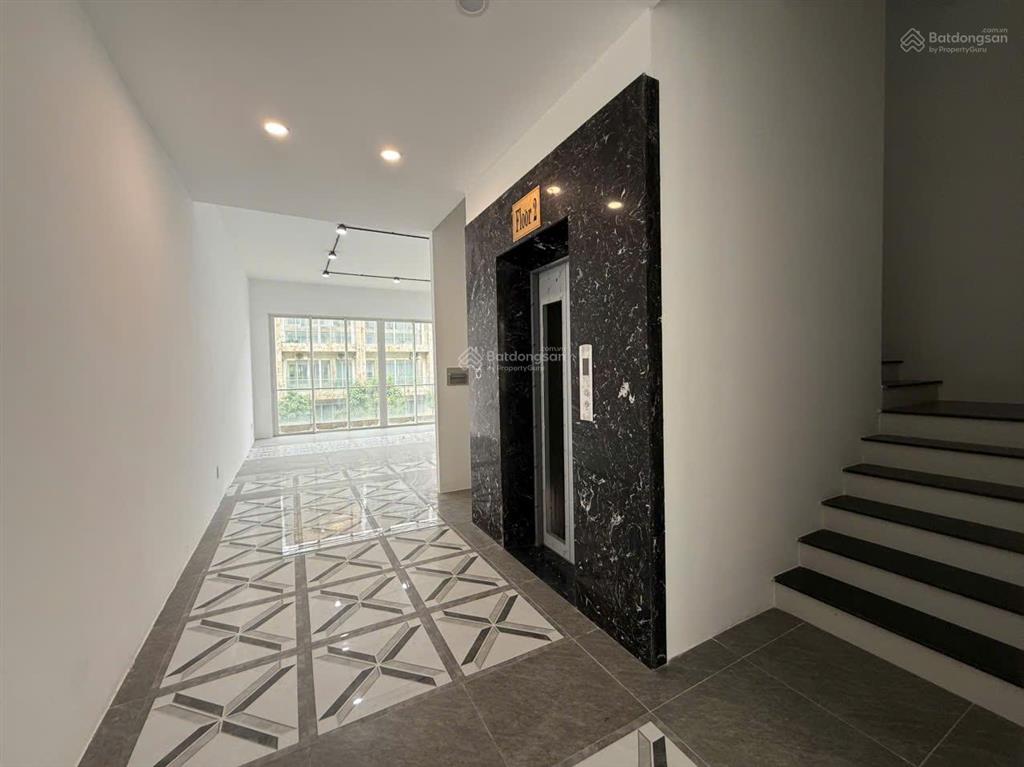 Cho thuê mặt bằng (shophouse) sala hoàn thiện đẹp, có thang máy, máy lạnh đầu đủ.