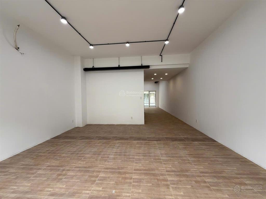 Cho thuê mặt bằng (shophouse) sala hoàn thiện đẹp, có thang máy, máy lạnh đầu đủ.