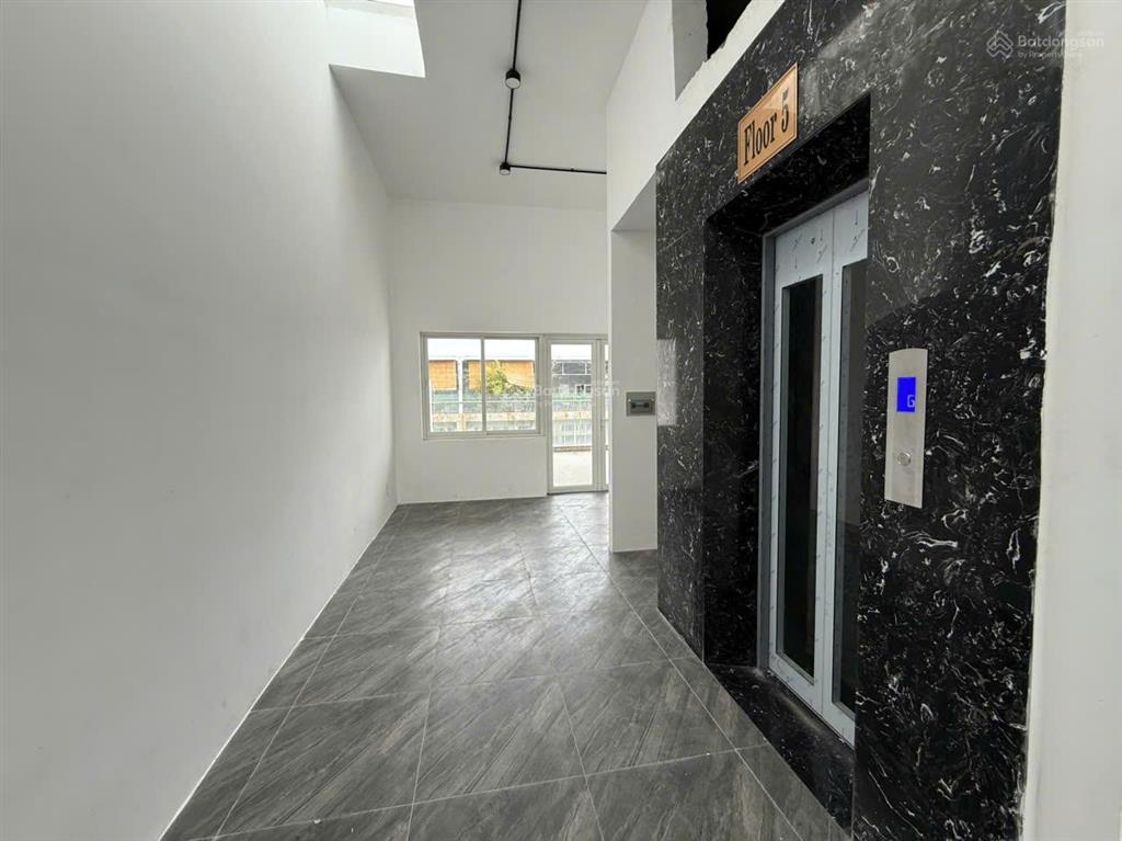 Cho thuê mặt bằng (shophouse) sala hoàn thiện đẹp, có thang máy, máy lạnh đầu đủ.