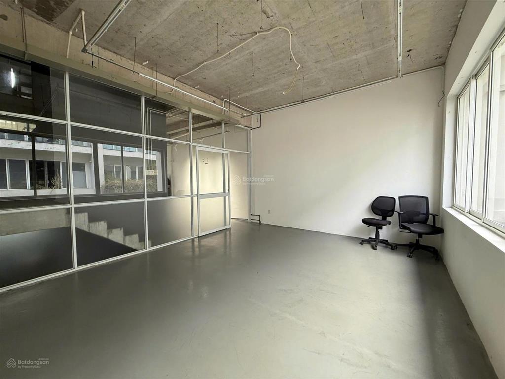 Cho thuê văn phòng 85m2 nội thất cơ bản 27 triệu