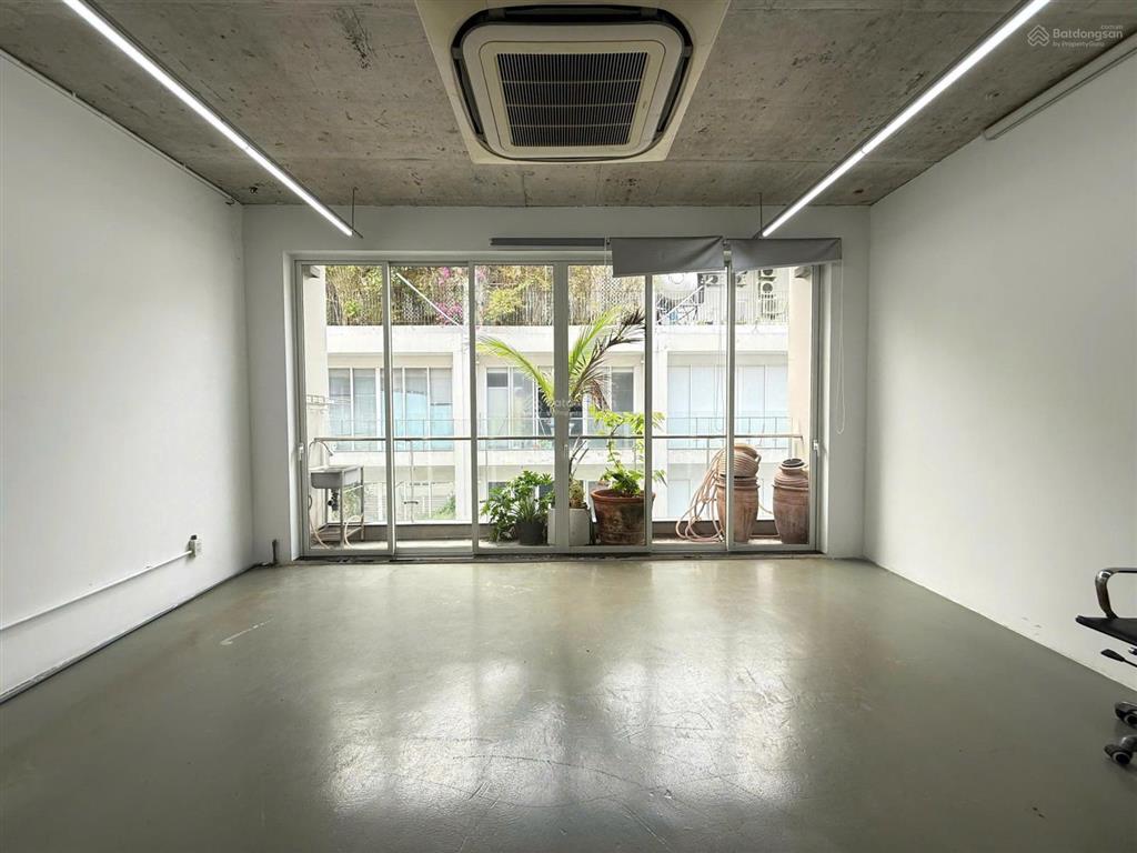 Cho thuê văn phòng 85m2 nội thất cơ bản 27 triệu