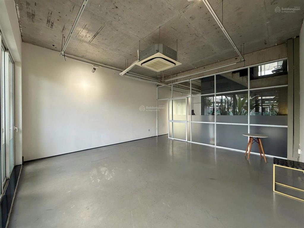 Cho thuê văn phòng 85m2 nội thất cơ bản 27 triệu