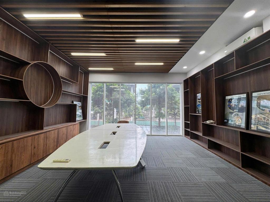 Cho thuê văn phòng full nội thất 27 triệu có lối đi riêng