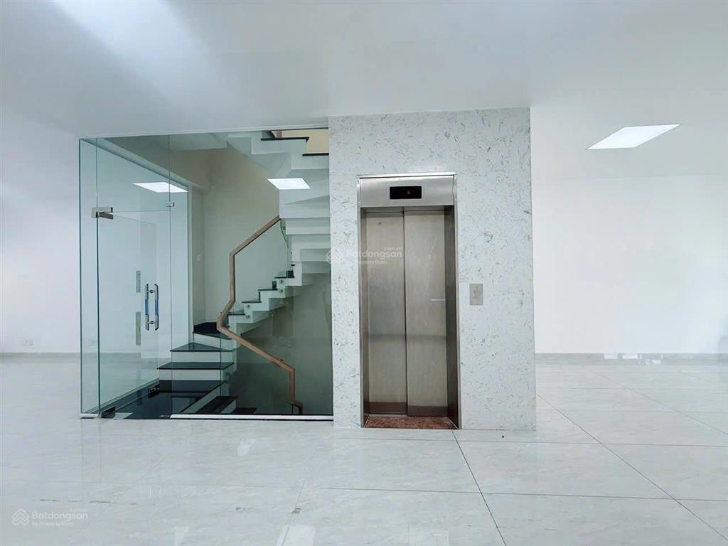 Cho thuê văn phòng sala 110m2 nội thất cơ bản 30 triệu
