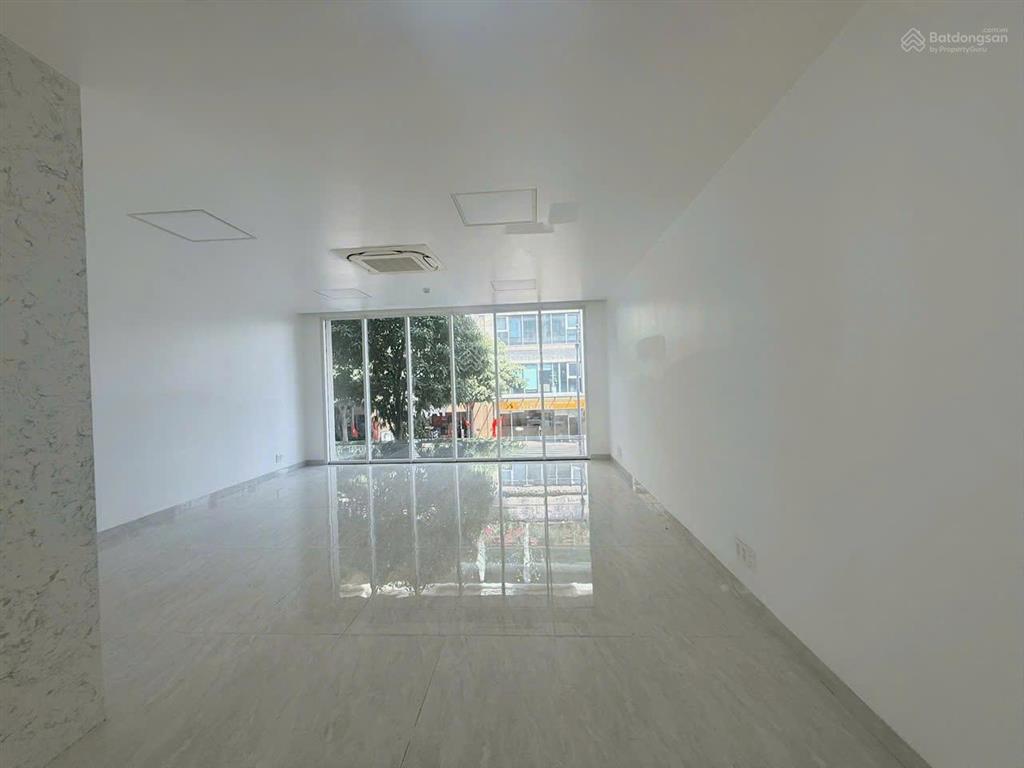 Cho thuê văn phòng sala 110m2 nội thất cơ bản 30 triệu