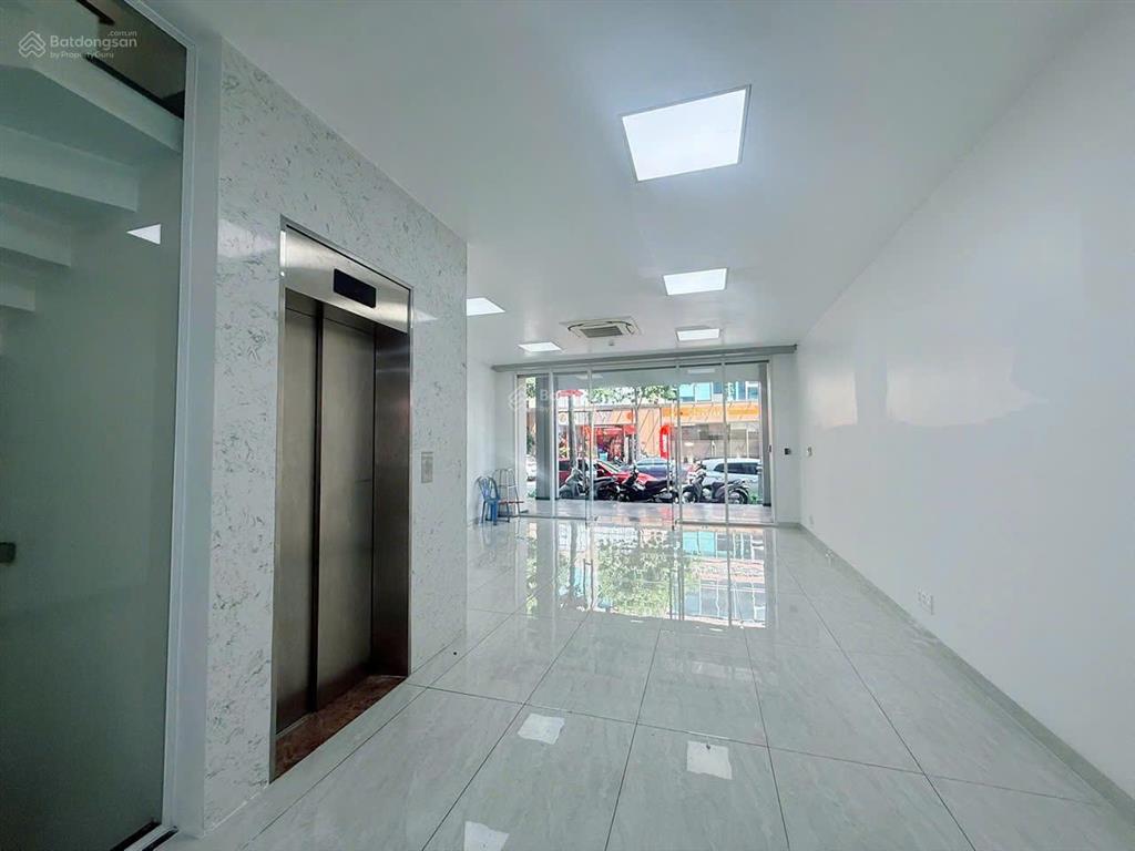 Cho thuê văn phòng sala 110m2 nội thất cơ bản 30 triệu