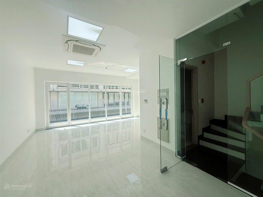 Cho thuê văn phòng sala 110m2 nội thất cơ bản 30 triệu