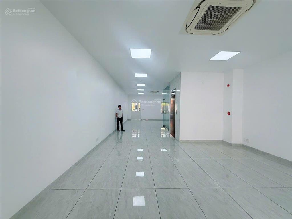 Cho thuê văn phòng sala 110m2 nội thất cơ bản 30 triệu