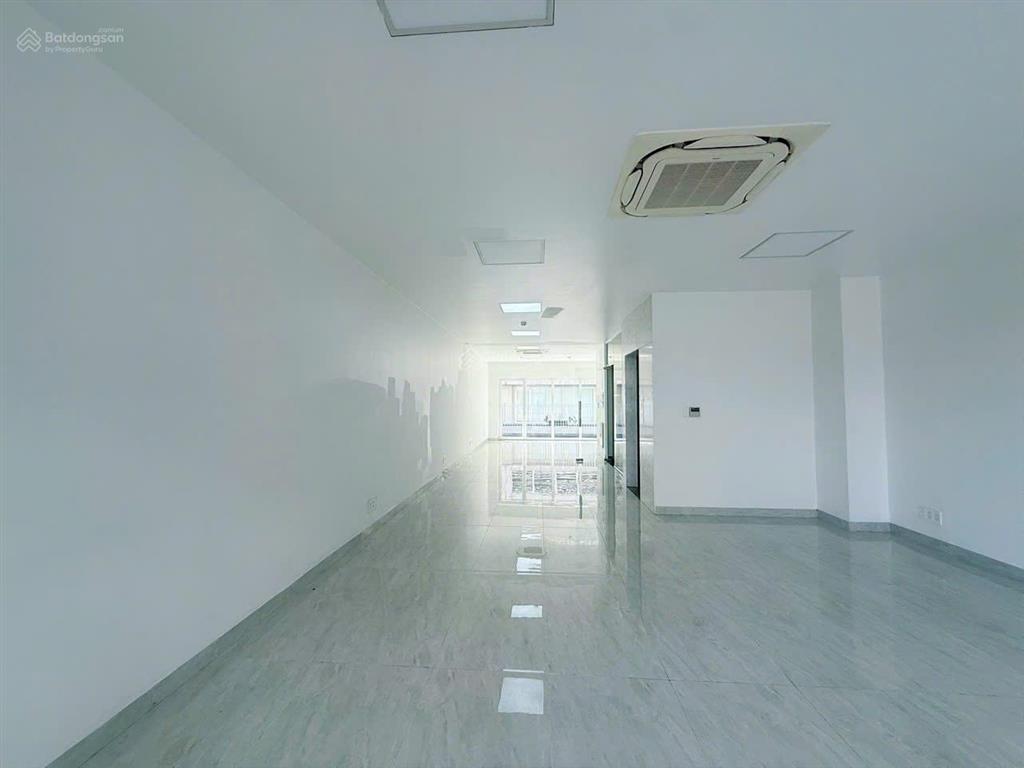 Cho thuê văn phòng sala 110m2 nội thất cơ bản 30 triệu
