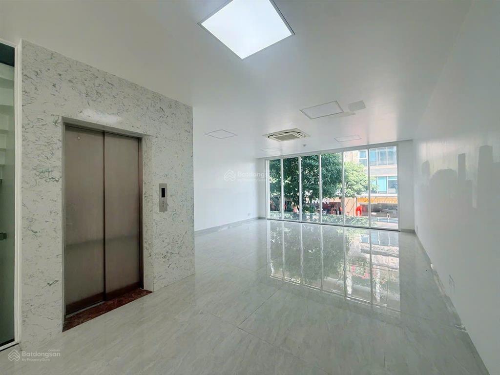 Cho thuê văn phòng sala 110m2 nội thất cơ bản 30 triệu