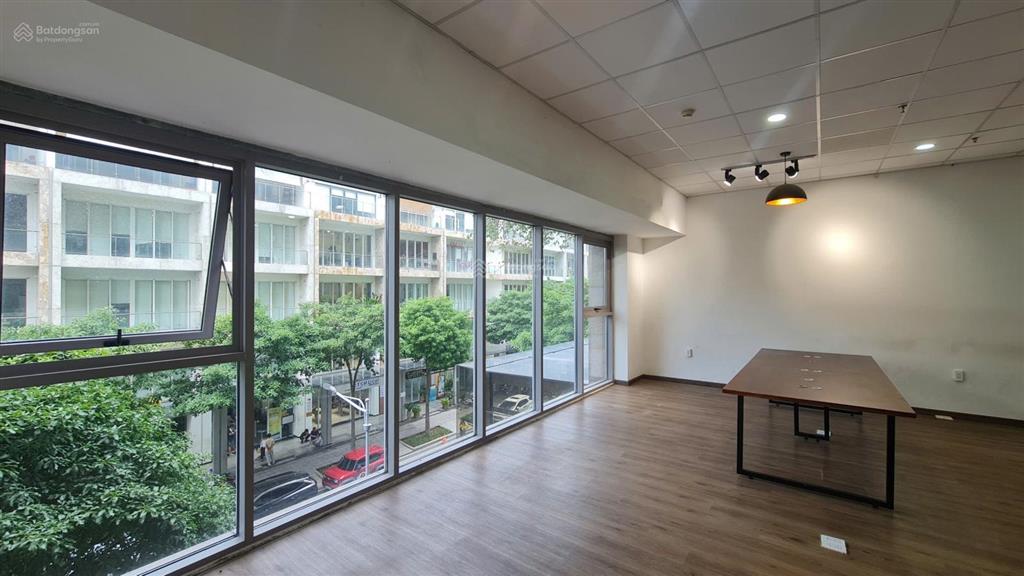 Shophouse giá hời sala  240m2  90 triệu/th xem nhà ngay