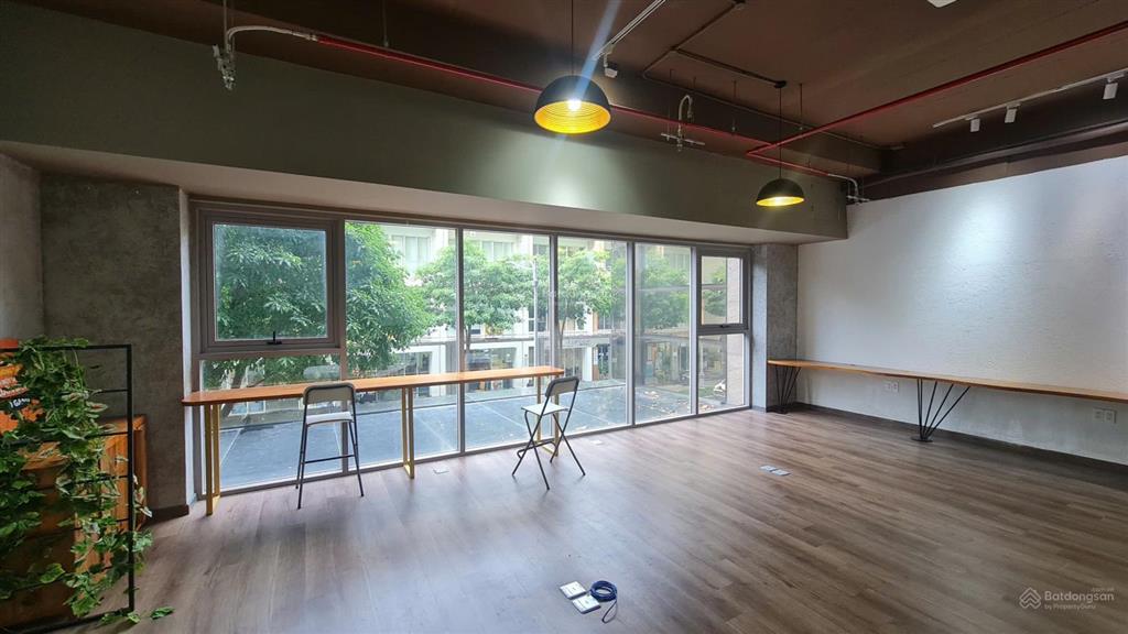 Shophouse giá hời sala  240m2  90 triệu/th xem nhà ngay