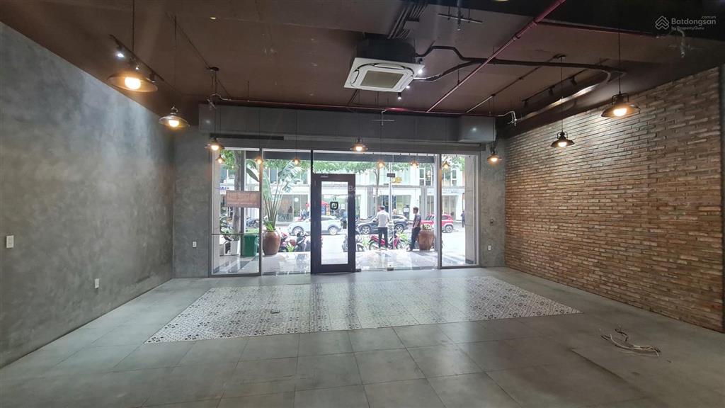 Shophouse giá hời sala  240m2  90 triệu/th xem nhà ngay