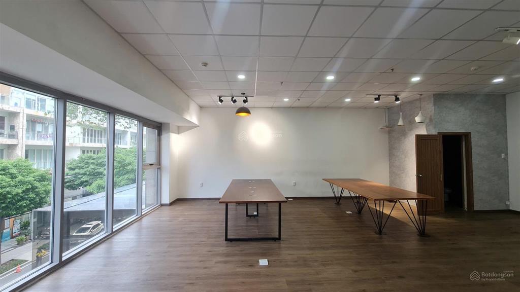 Shophouse giá hời sala  240m2  90 triệu/th xem nhà ngay