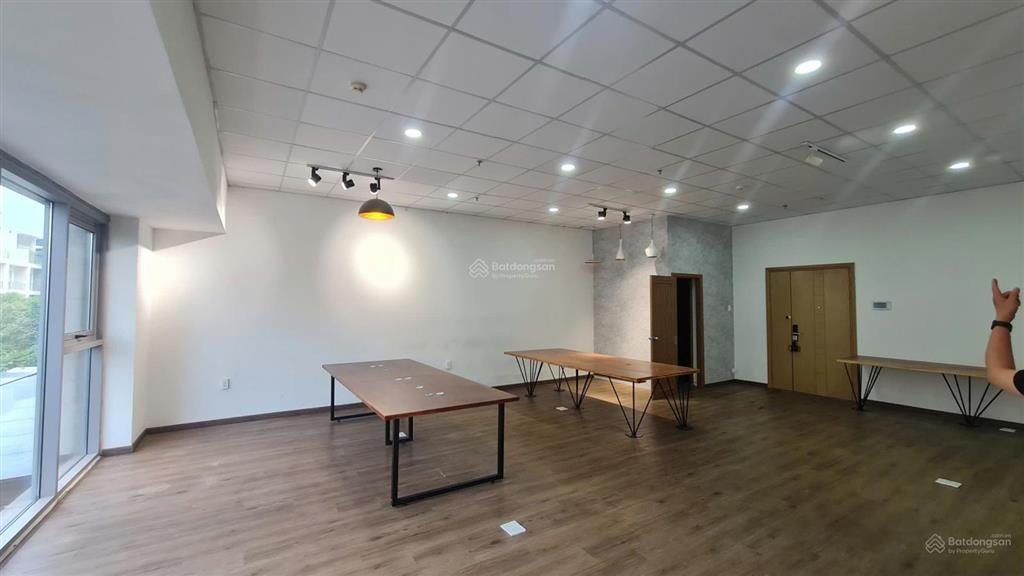 Shophouse giá hời sala  240m2  90 triệu/th xem nhà ngay