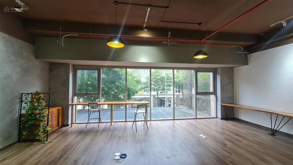 Shophouse giá hời sala  240m2  90 triệu/th xem nhà ngay