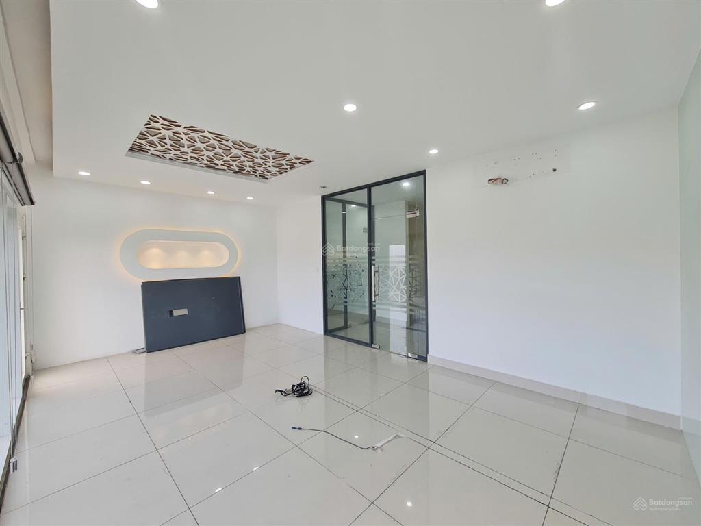 Sàn văn phòng sala  126m2  đường nguyễn cơ thạch