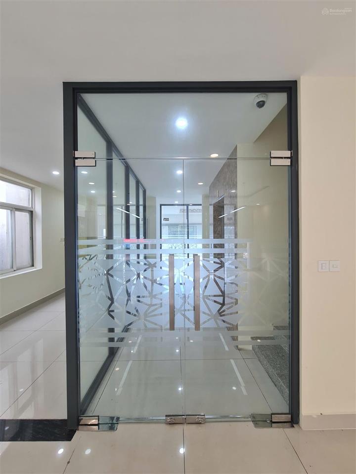 Sàn văn phòng sala  126m2  đường nguyễn cơ thạch