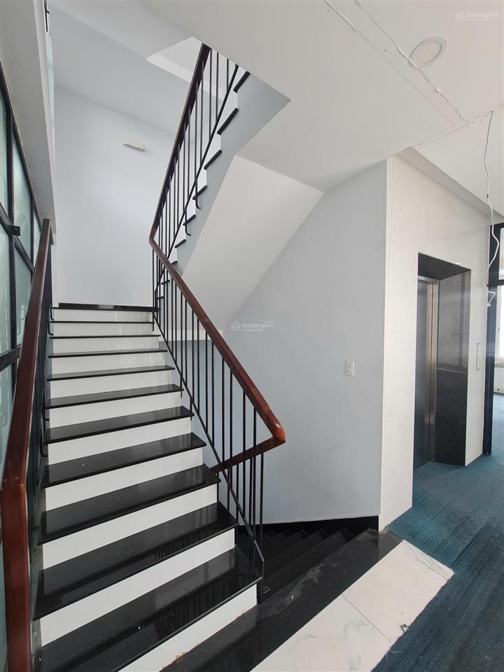 Cho thuê tòa nhà  5 tầng, 1 hầm  520m2 tại sala thủ thiêm